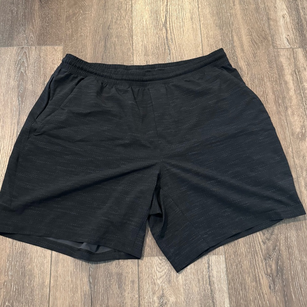 Men’s Lululemon linerless Pace Breaker 7” inseam size XL